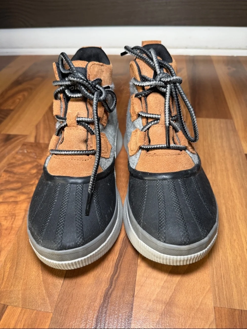 Sorel Out N About IV women’s size 6.5 Black/brown WP classic ankle boots